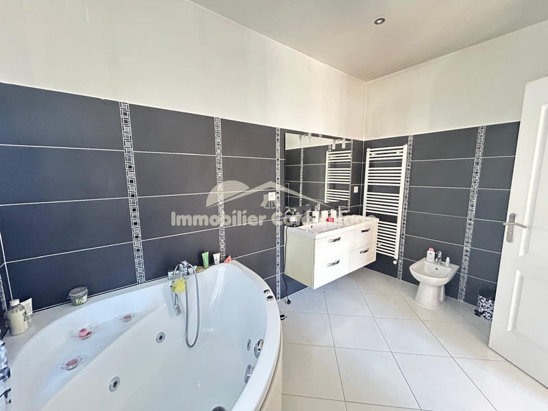 Maison - 115 m² - 6 pièces