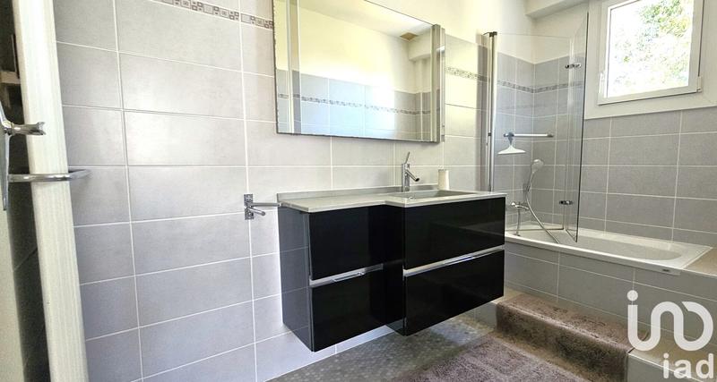 Maison - 284 m² - 9 pièces