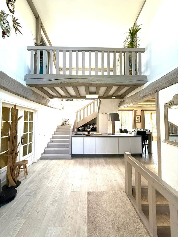 Propriété - 600 m² - 23 pièces