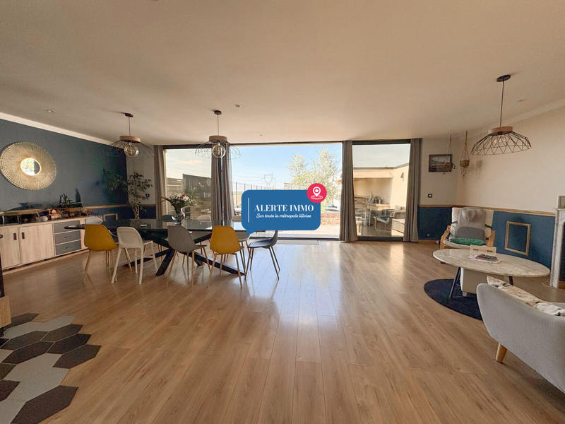 Maison - 243 m² - 7 pièces