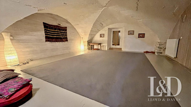 Bastide - 1 400 m² - 38 pièces