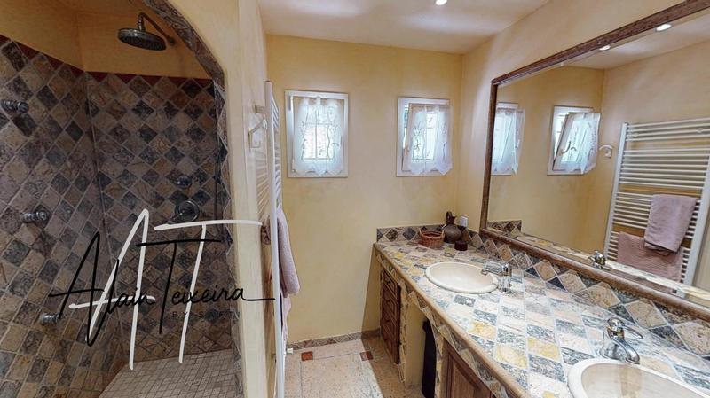 Maison - 200 m² - 9 pièces