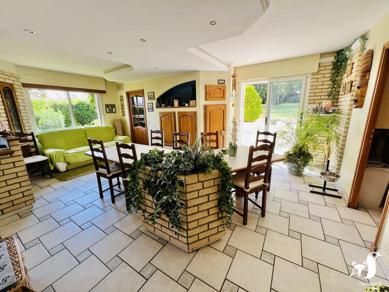 Maison - 380 m² - 12 pièces