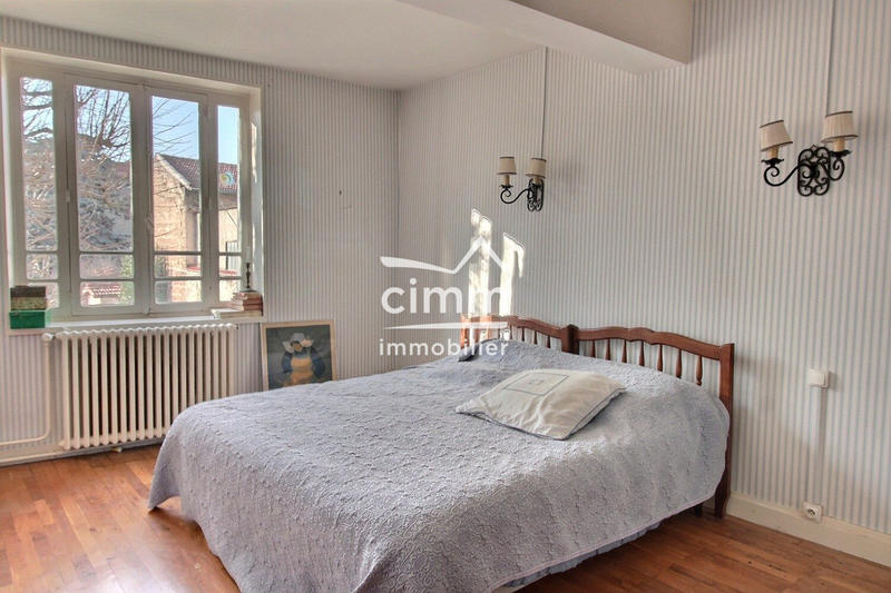 Maison traditionnelle - 225 m² - 5 pièces