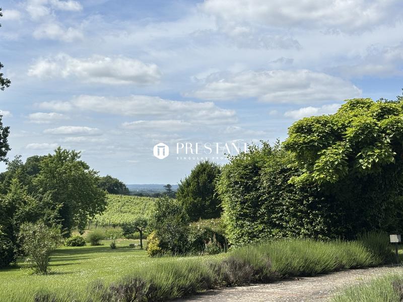 Maison - 520 m² - 11 pièces