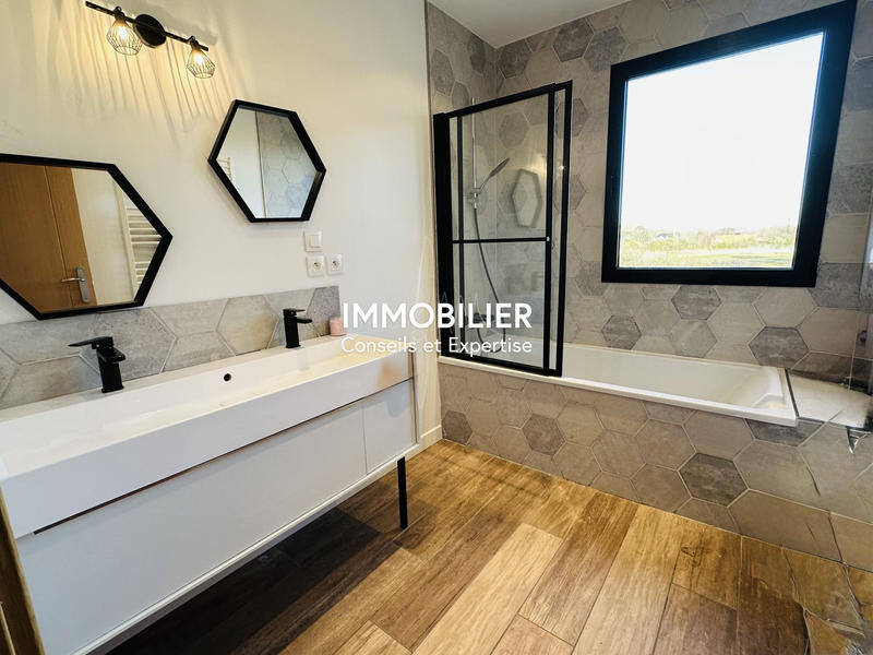 Maison - 332 m² - 11 pièces