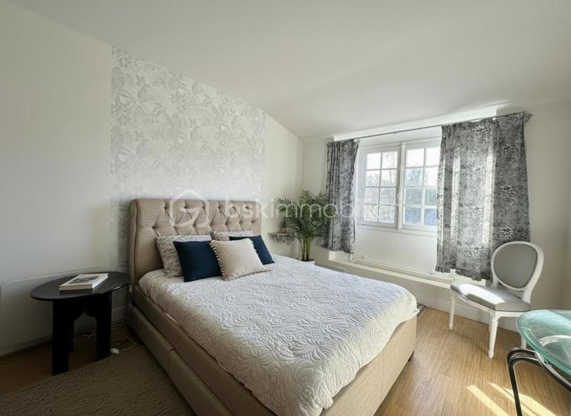 Maison - 225 m² - 7 pièces