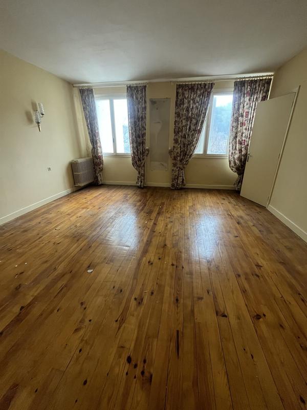 Maison traditionnelle - 300 m² - 8 pièces