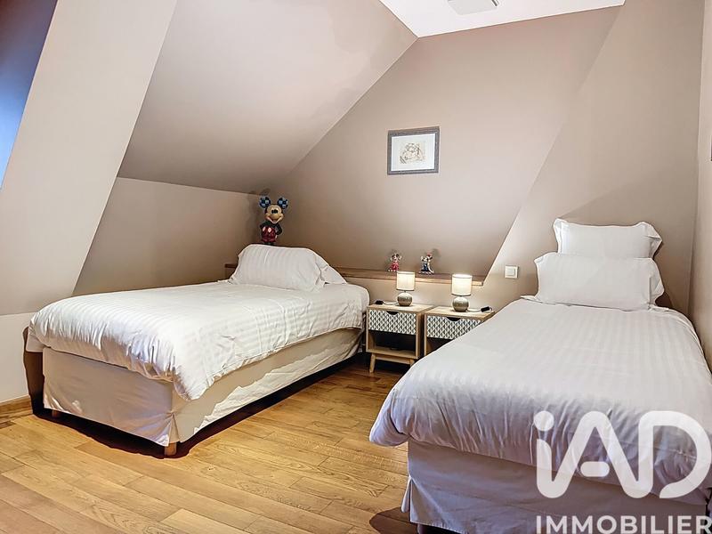 Maison - 257 m² - 8 pièces