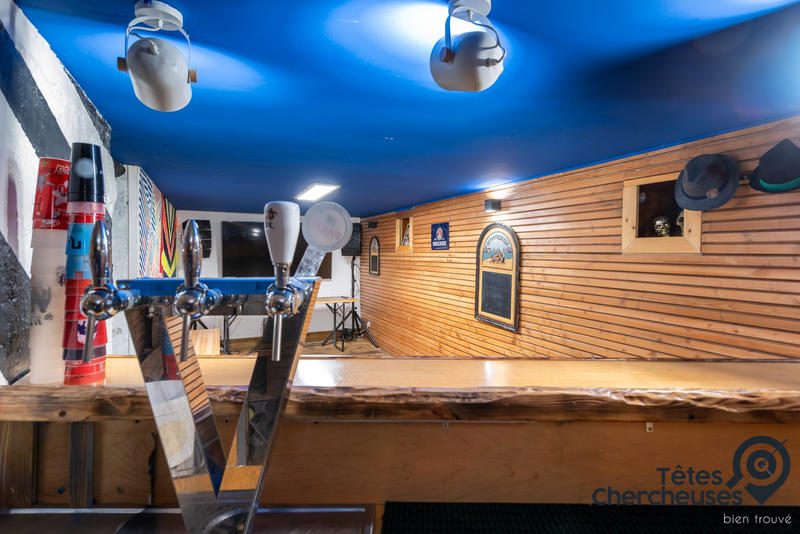 Maison - 213 m² - 7 pièces