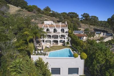 Villa - 300 m² - 6 pièces