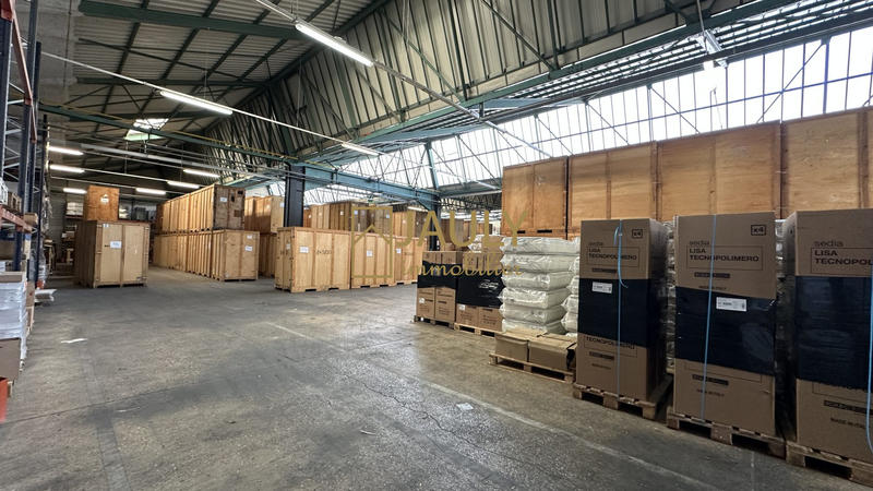 Entrepôt - 2 500 m²