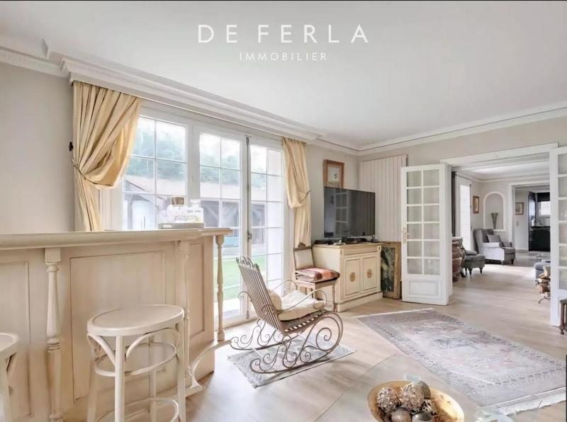 Demeure - 200 m² - 7 pièces