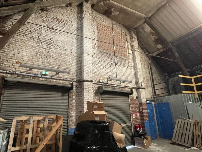 Entrepôt - 1 600 m² - 2 pièces