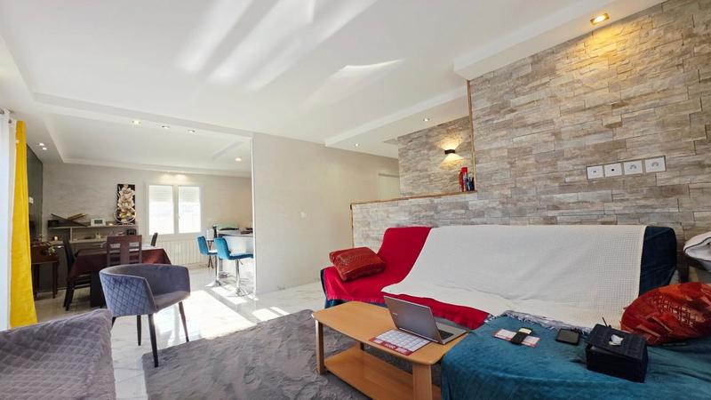 Maison - 94 m² - 4 pièces