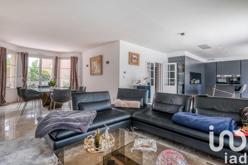 Maison - 300 m² - 7 pièces