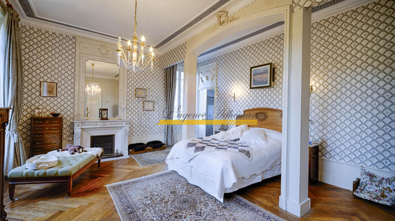 Villa - 435 m² - 13 pièces