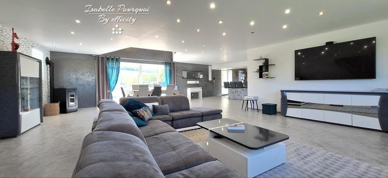 Maison - 280 m² - 11 pièces