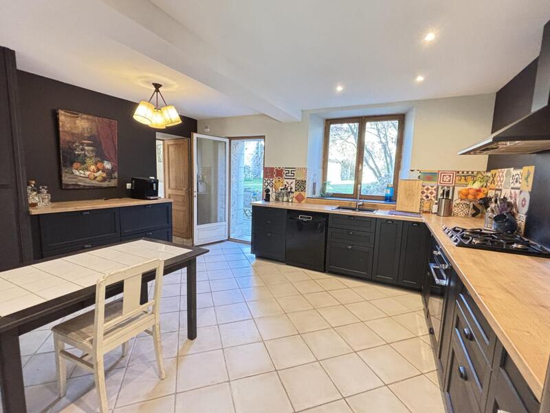 Maison - 210 m² - 8 pièces