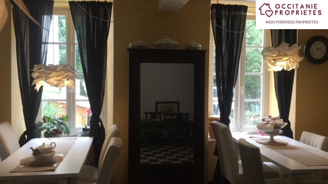 Maison de maîtres - 585 m² - 20 pièces