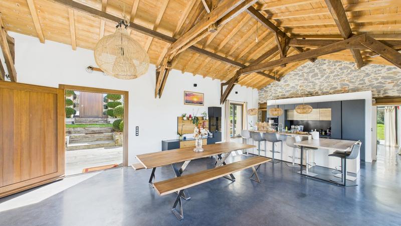 Maison - 350 m² - 9 pièces