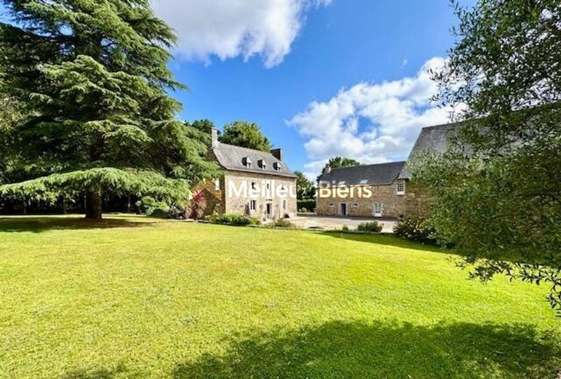 Propriété - 192 m² - 12 pièces