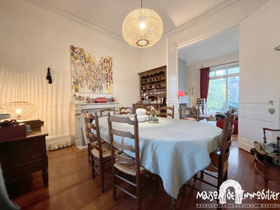 Maison - 256 m² - 12 pièces
