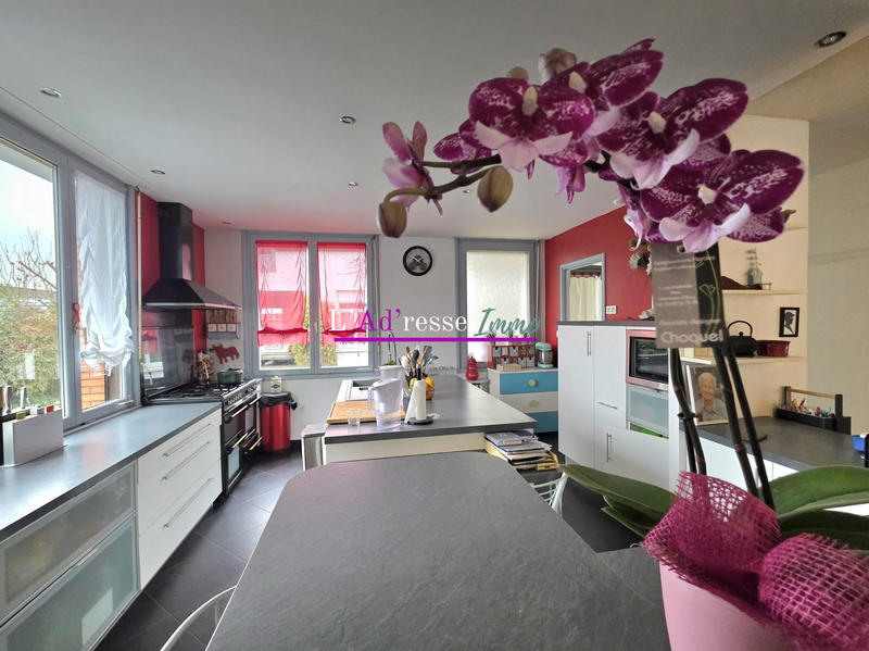 Maison - 221 m² - 10 pièces