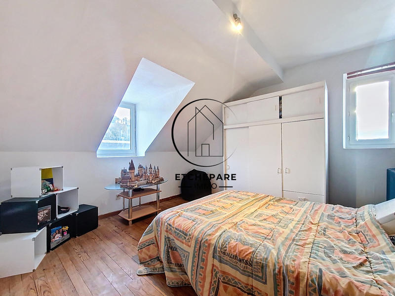 Maison - 218 m² - 7 pièces