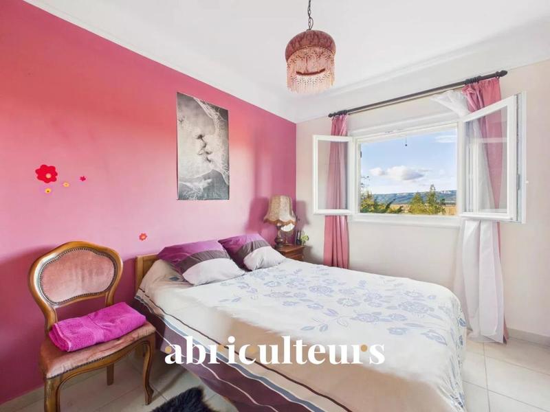 Maison - 232 m² - 8 pièces