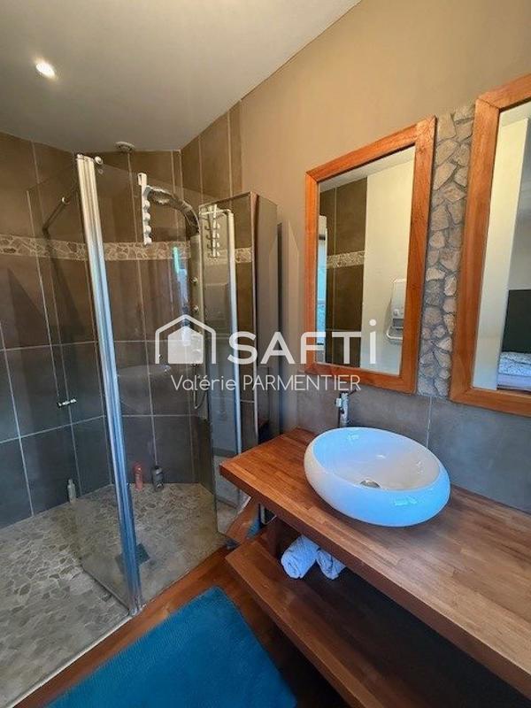 Maison - 222 m² - 6 pièces