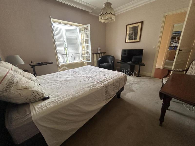 Propriété - 453 m² - 11 pièces