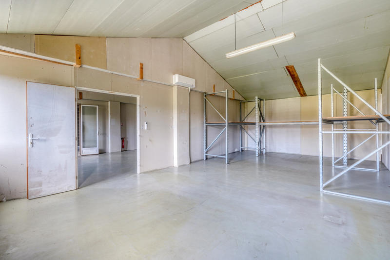 Parking / Garage - 600 m²