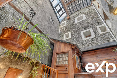 Maison - 438 m² - 12 pièces