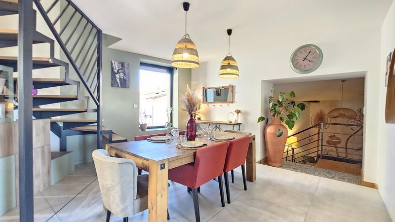 Maison - 203 m² - 9 pièces