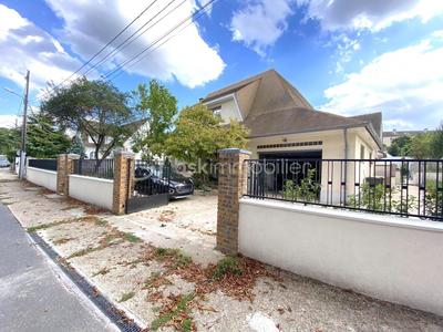 Propriété - 330 m² - 9 pièces