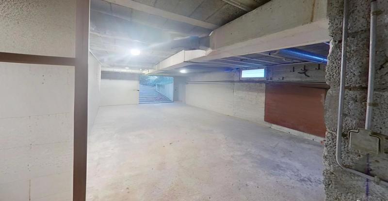 Maison - 240 m² - 7 pièces