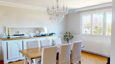 Maison traditionnelle - 195 m² - 7 pièces