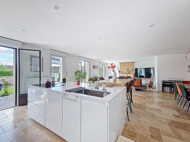 Maison - 260 m² - 10 pièces