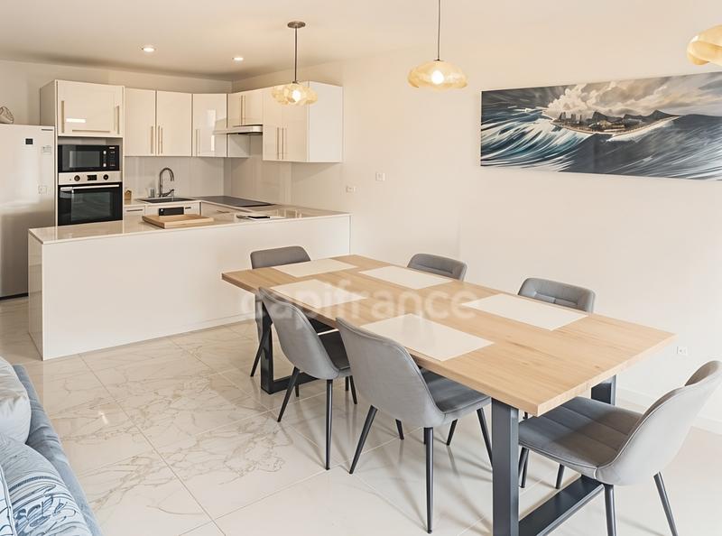 Maison - 93 m² - 4 pièces