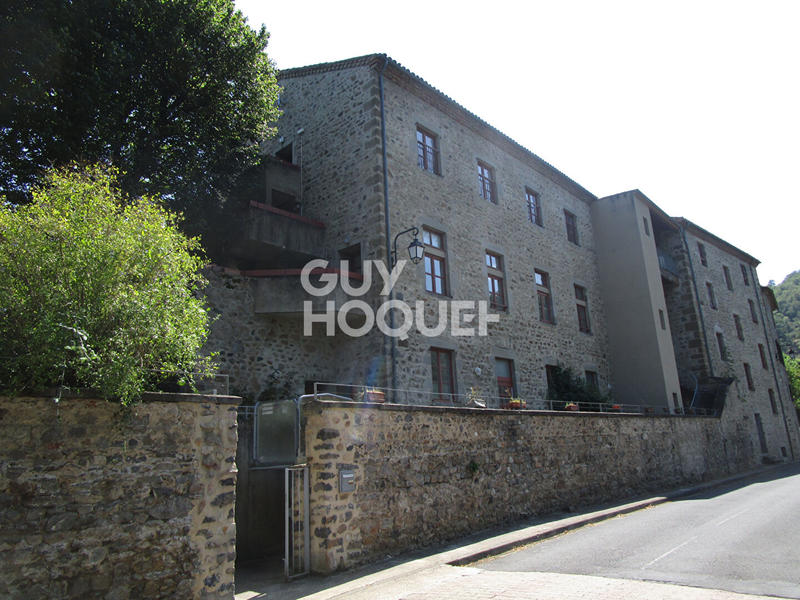 Maison - 400 m² - 40 pièces