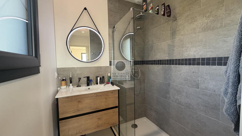 Maison - 237 m² - 8 pièces