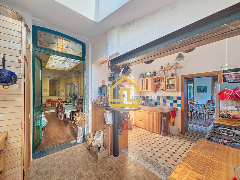 Maison - 430 m² - 13 pièces