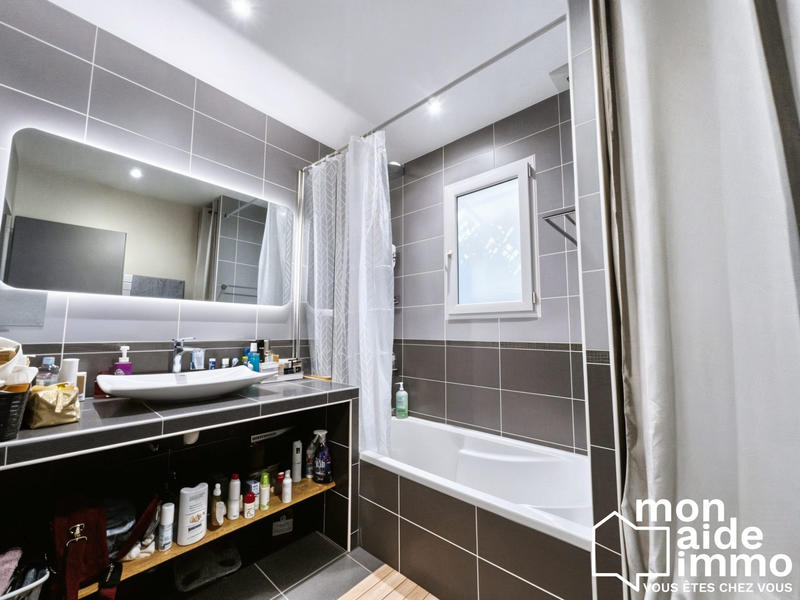 Maison - 98 m² - 5 pièces