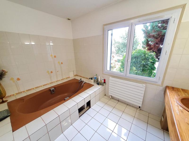 Maison - 236 m² - 10 pièces