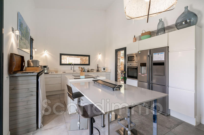 Maison - 220 m² - 5 pièces