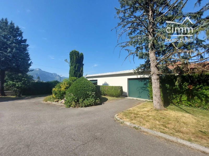 Maison - 285 m² - 8 pièces