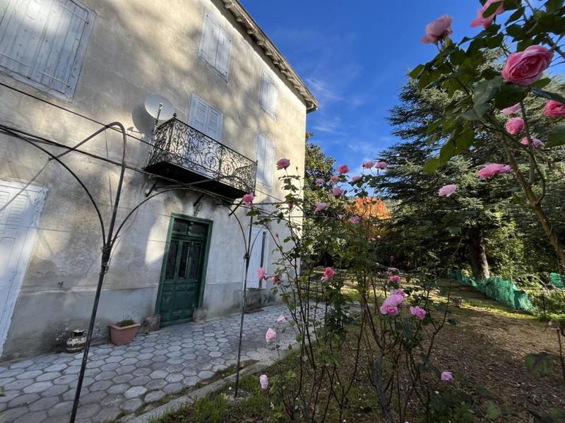 Maison - 230 m² - 12 pièces