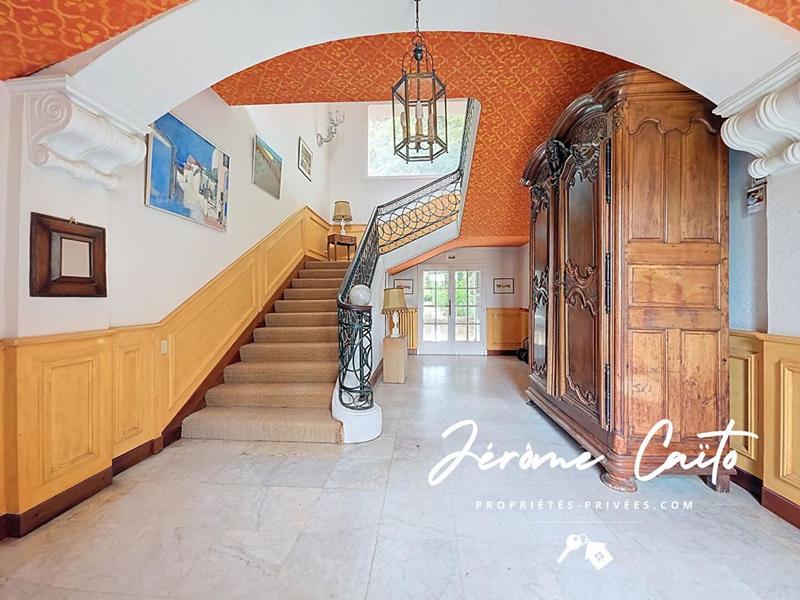 Immeuble - 1 358 m² - 20 pièces