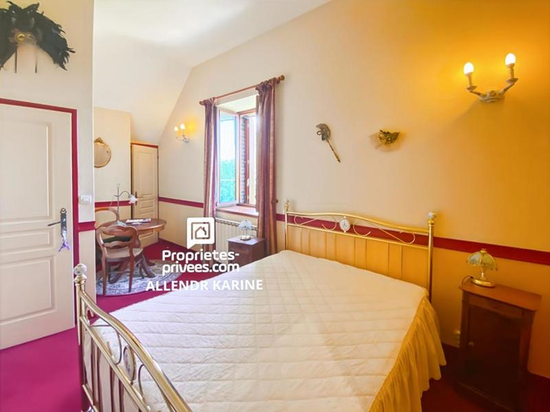 Maison - 220 m² - 11 pièces